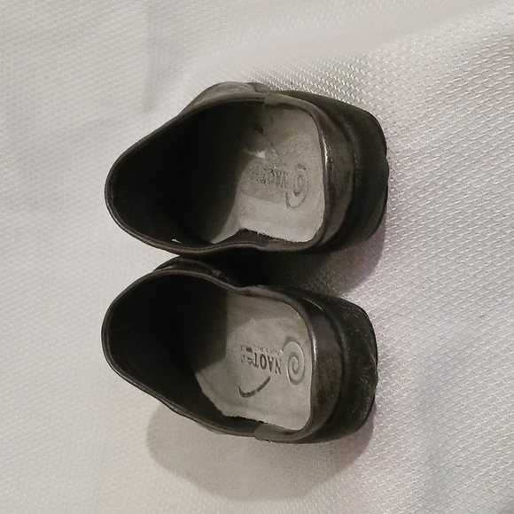 New Naot Paretao crinkle steel leather sandals - Picture 7 of 12